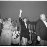 Dezember 1989: David Crosby, Stephen Stills und Graham Nash unplugged vor dem Brandenburger Tor.